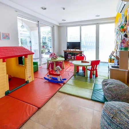 Peridis Family Aparthotel 5*