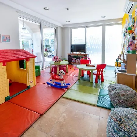 Peridis Family Hotel de apartamente 5*
