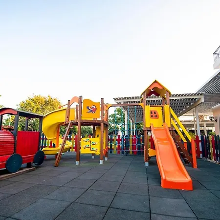 Peridis Family Apartmanhotel 5*